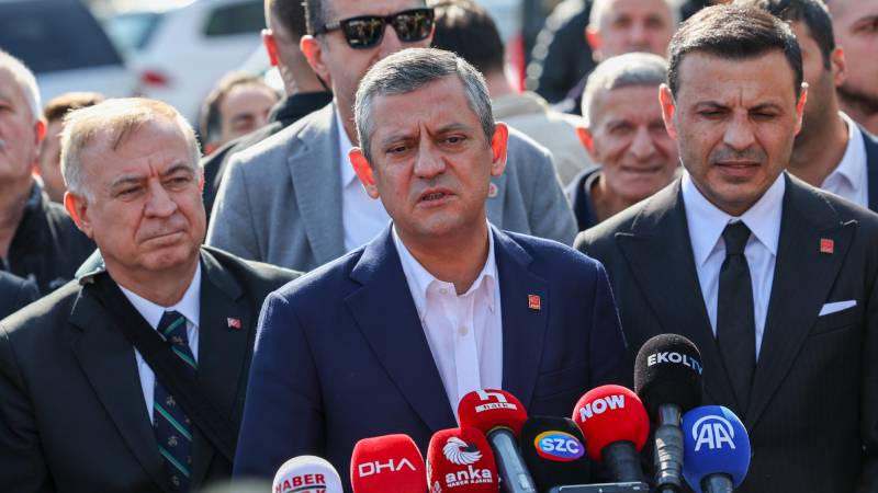 Οζγκιούρ Οζέλ: «Αν ο Ερντογάν έχει το θάρρος, ας κάνει εκλογές – όχι μόνο στην Κωνσταντινούπολη, παντού!»